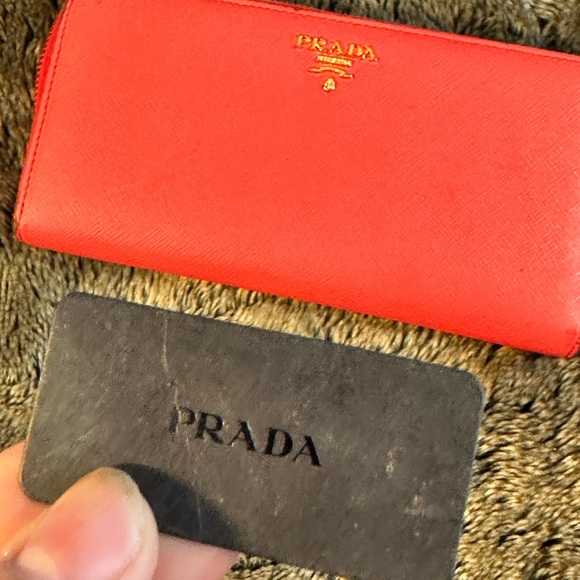 Prada Lacca Saffiano Leather Zip Around Walket - Picture 13 of 15